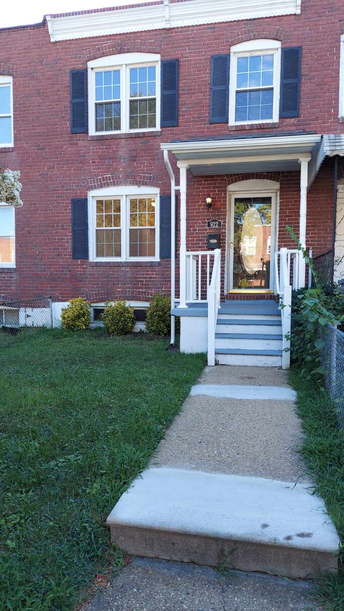 922 Victory Ave Front